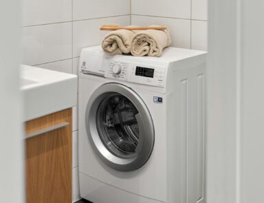 Washing machine with towels on top